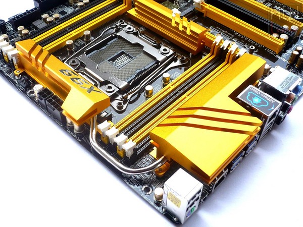 033-asrock-x99-oc-formula-foto-scheda-particolare-dissipatore-xxl