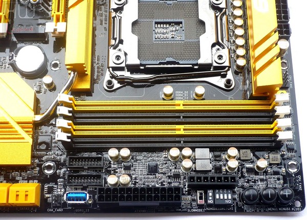035-asrock-x99-oc-formula-foto-scheda-slot-ddr4