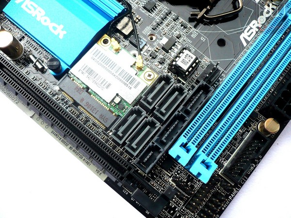 036-asrock-z97-foto-scheda-porte-sata-sataexp