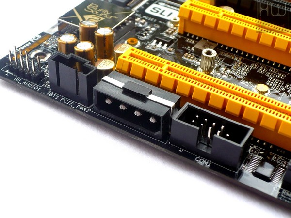 038-asrock-x99-oc-formula-foto-scheda-conn-alimentazione-supp-pcie