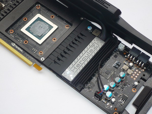 081-inno3d-gtx980-ichill-foto-rimozione-dissipatore