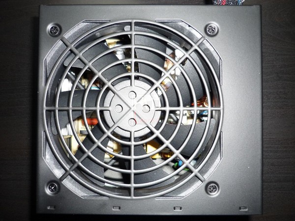 FSP_HEXA_400W_-_Foto_Uno_sguardo_da_vicino