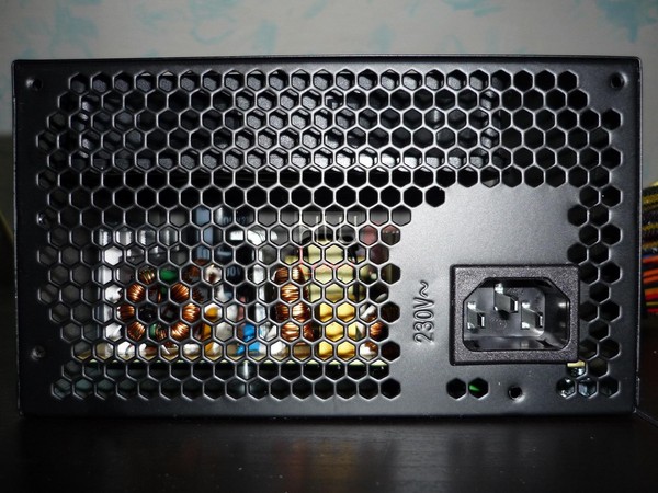 FSP_HEXA_400W_-_Foto_Uno_sguardo_da_vicino_-_2