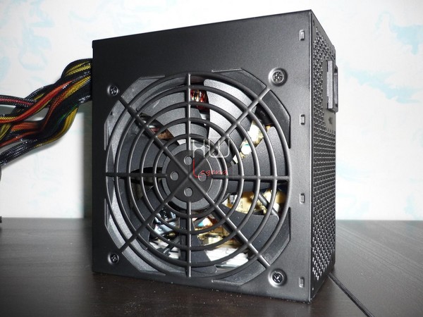 FSP_HEXA_400W_-_Foto_Uno_sguardo_da_vicino_-_6