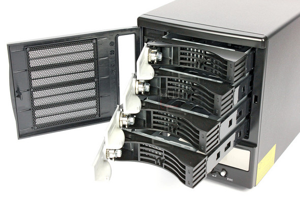 thecus_n4560_nas_hotswap3