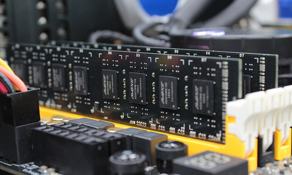 011-avexir-platinum-ddr4-intro-specifiche