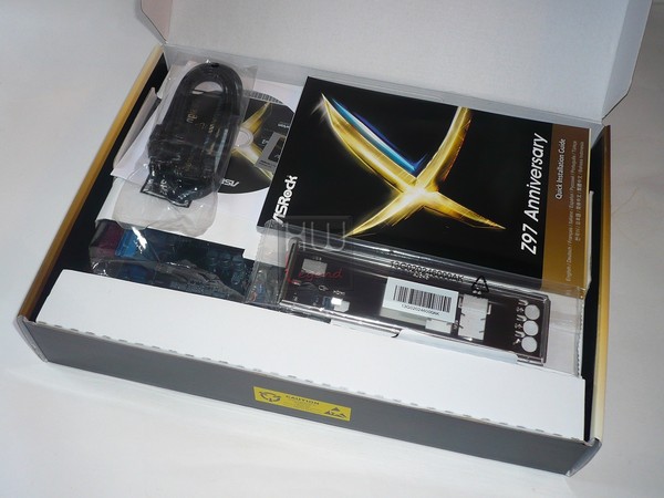 017-asrock-z97-foto-confezione-interno