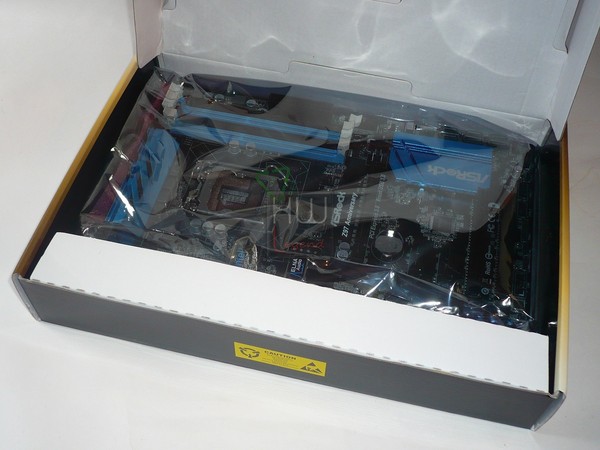 018-asrock-z97-foto-confezione-interno