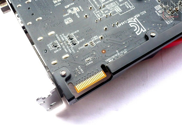 026-amd-r7-250x-foto-scheda-conn-crossfire