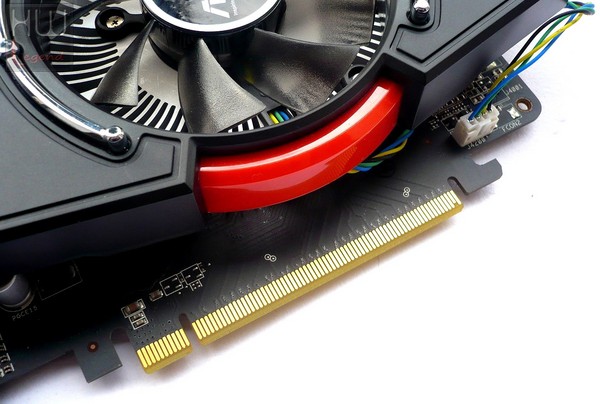 027-amd-r7-250x-foto-scheda-conn-pcie3