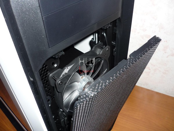 Corsair_Graphite_780T_-_Uno_sguardo_allesterno_-_3