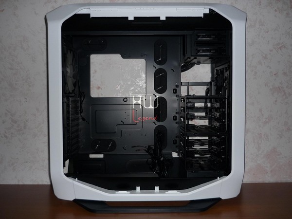 Corsair_Graphite_780T_-_Uno_sguardo_allinterno