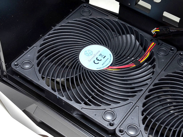 Silverstone_Raven_RV05_-_Analisi_ventole_e_gestione_dei_flussi_daria_-_2aa