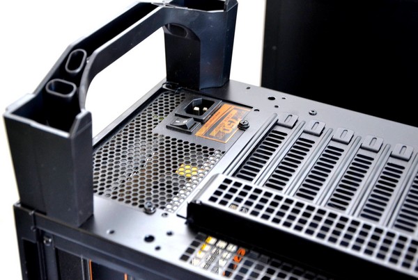 Silverstone_Raven_RV05_-_Installazione_dei_componenti_-_1a