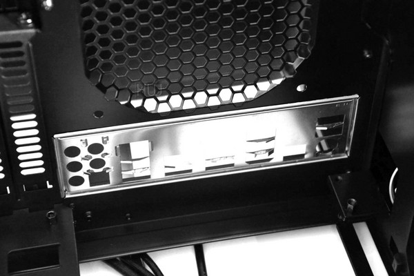 Silverstone_Raven_RV05_-_Installazione_dei_componenti_-_2a