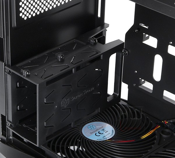 Silverstone_Raven_RV05_-_Uno_sguardo_allinterno_-_1aa
