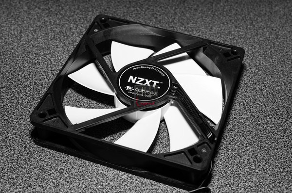NZXT_Kraken_X31_X41_e_X61_-Ventole_e_pasta_termica_-_1