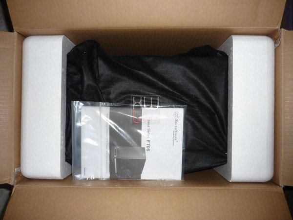 SilverStone_Fortress_FT_05_-_Packaging_e_Bundle_-_4