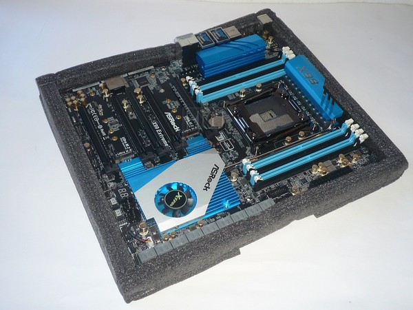 018-asrock-x99-extreme11-intro-confezione-protezione-scheda
