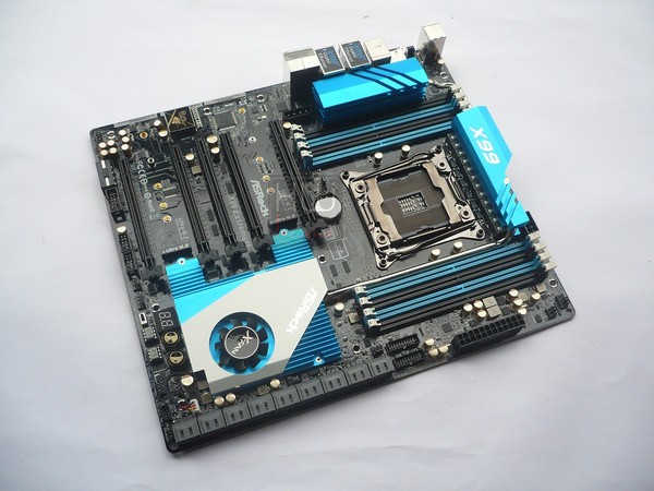 028-asrock-x99-extreme11-foto-scheda