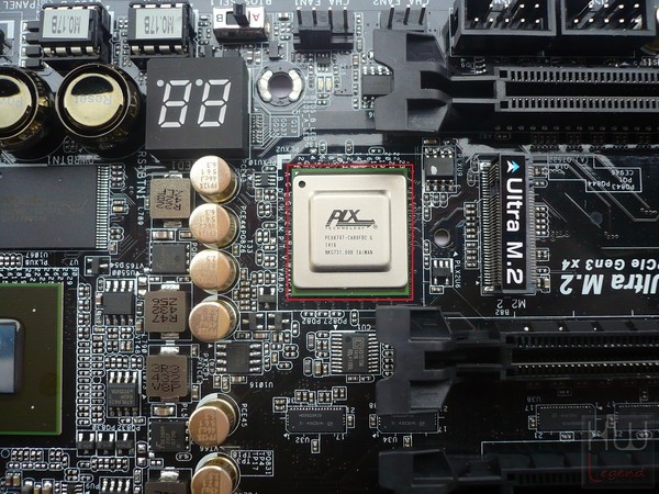 040-asrock-x99-extreme11-foto-scheda-slot-espansione-chip-plx1