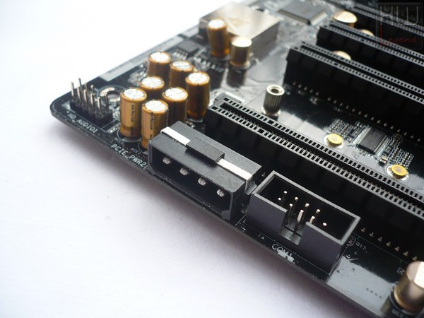 043-asrock-x99-extreme11-foto-scheda-slot-espansione-molex-alim-supp-2
