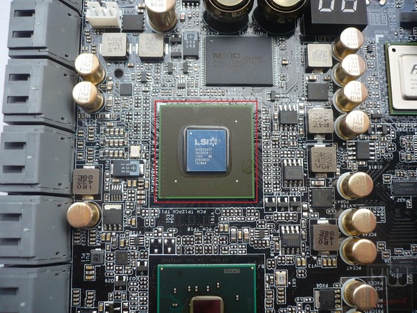 045-asrock-x99-extreme11-foto-scheda-controller-sas-lsi