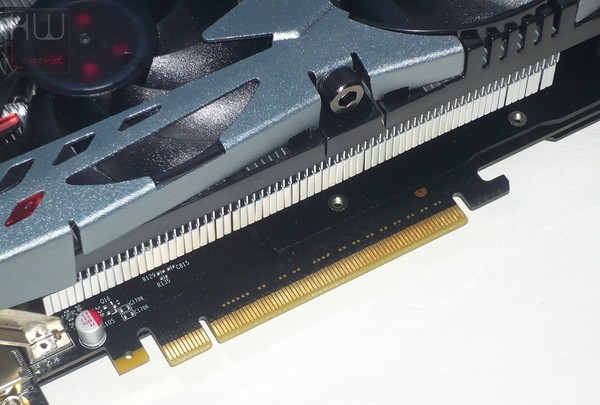 057-inno3d-gtx960-ichill-foto-scheda-pettine-pcie3