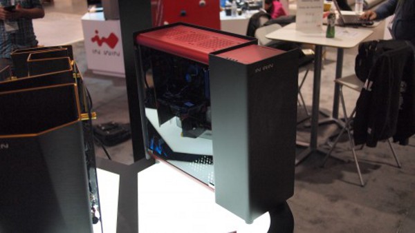 CES_2015_In_Win_-_2