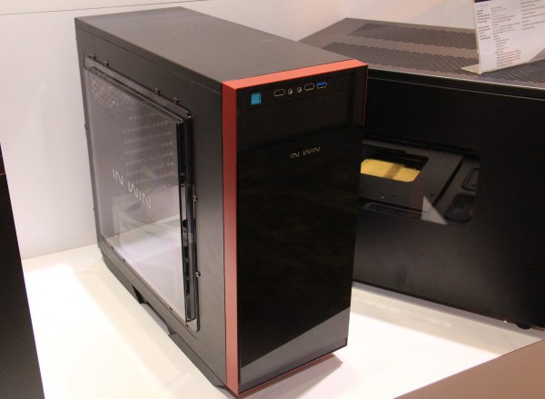 CES_2015_In_Win_-_8