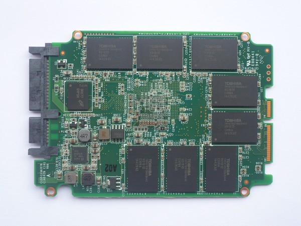025-ocz-arc-100-foto-ssd-smontato-pcb