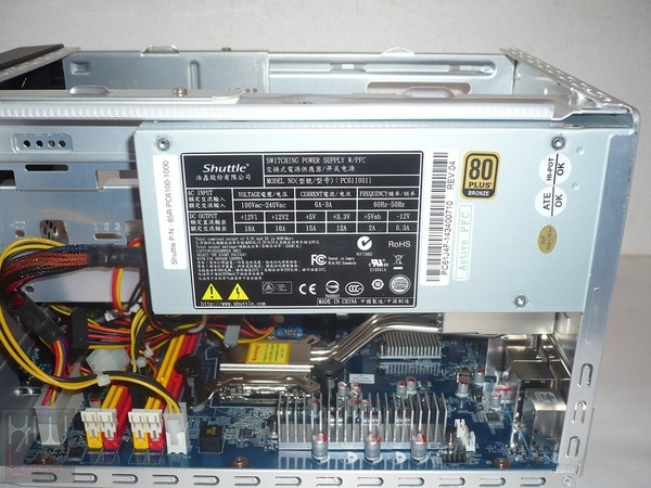 066-shuttle-sh97r6-foto-minipc-alimentatore