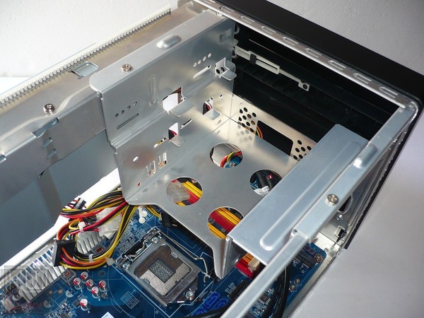 068-shuttle-sh97r6-foto-minipc-alloggiamenti-unit