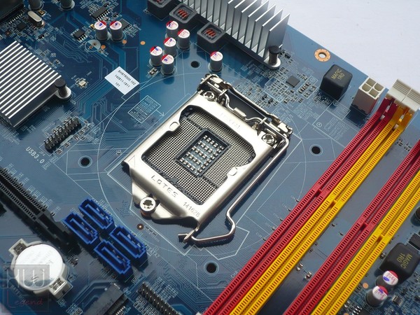 072-shuttle-sh97r6-foto-minipc-scheda-madre-socket-1150