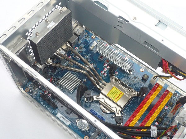 085-shuttle-sh97r6-foto-minipc-installazione-componenti-cpu-fissaggio-dissipatore