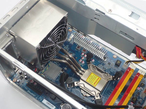 086-shuttle-sh97r6-foto-minipc-installazione-componenti-cpu-fissaggio-convogliatore