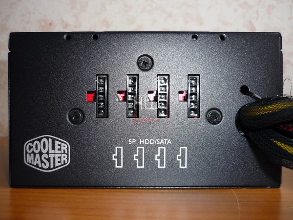 Cooler_Master_V750_Semi-Modular_750W_-_Uno_sguardo_da_vicino_-_3