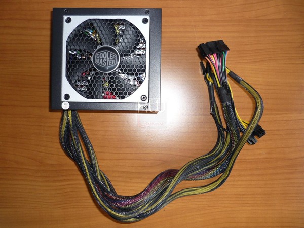 Cooler_Master_V750_Semi-Modular_750W_-_Uno_sguardo_da_vicino_-_4