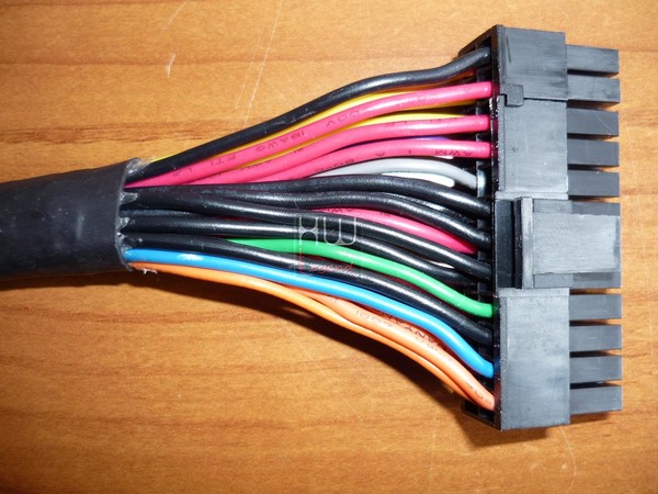 Cooler_Master_V750_Semi-Modular_750W_-_Uno_sguardo_da_vicino_-_9