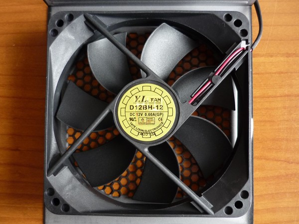 Cooler_Master_V750_Semi-Modular_750W_-_Ventola_in_dotazione_-_1