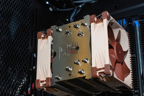 Noctua_NH-U9S_-_Montaggio_e_Applicazione_pasta_termica_-_8