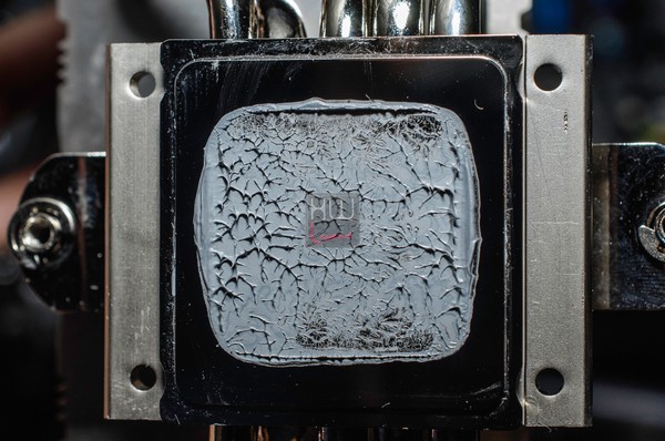 Noctua_NH-U9S_-_Montaggio_e_Applicazione_pasta_termica_-_9