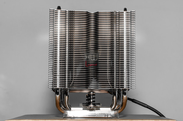 Noctua_NH-U9S_-_Uno_sguardo_da_vicino_-_1