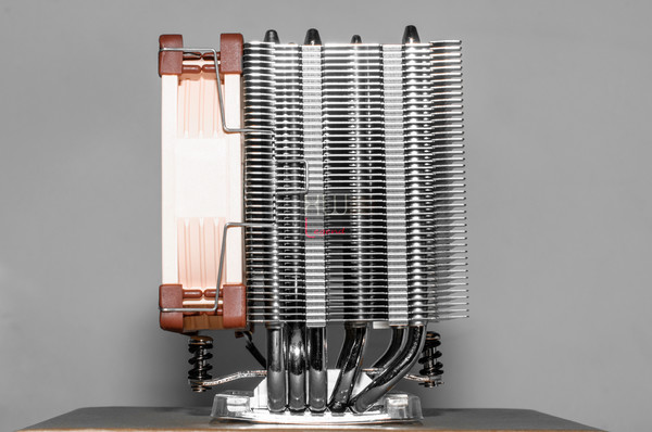 Noctua_NH-U9S_-_Uno_sguardo_da_vicino_-_2