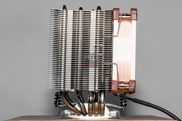 Noctua_NH-U9S_-_Uno_sguardo_da_vicino_-_3