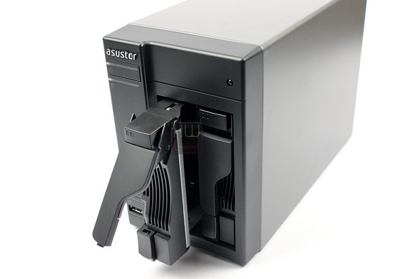 asustor_as5002t_nas_hotswap_3
