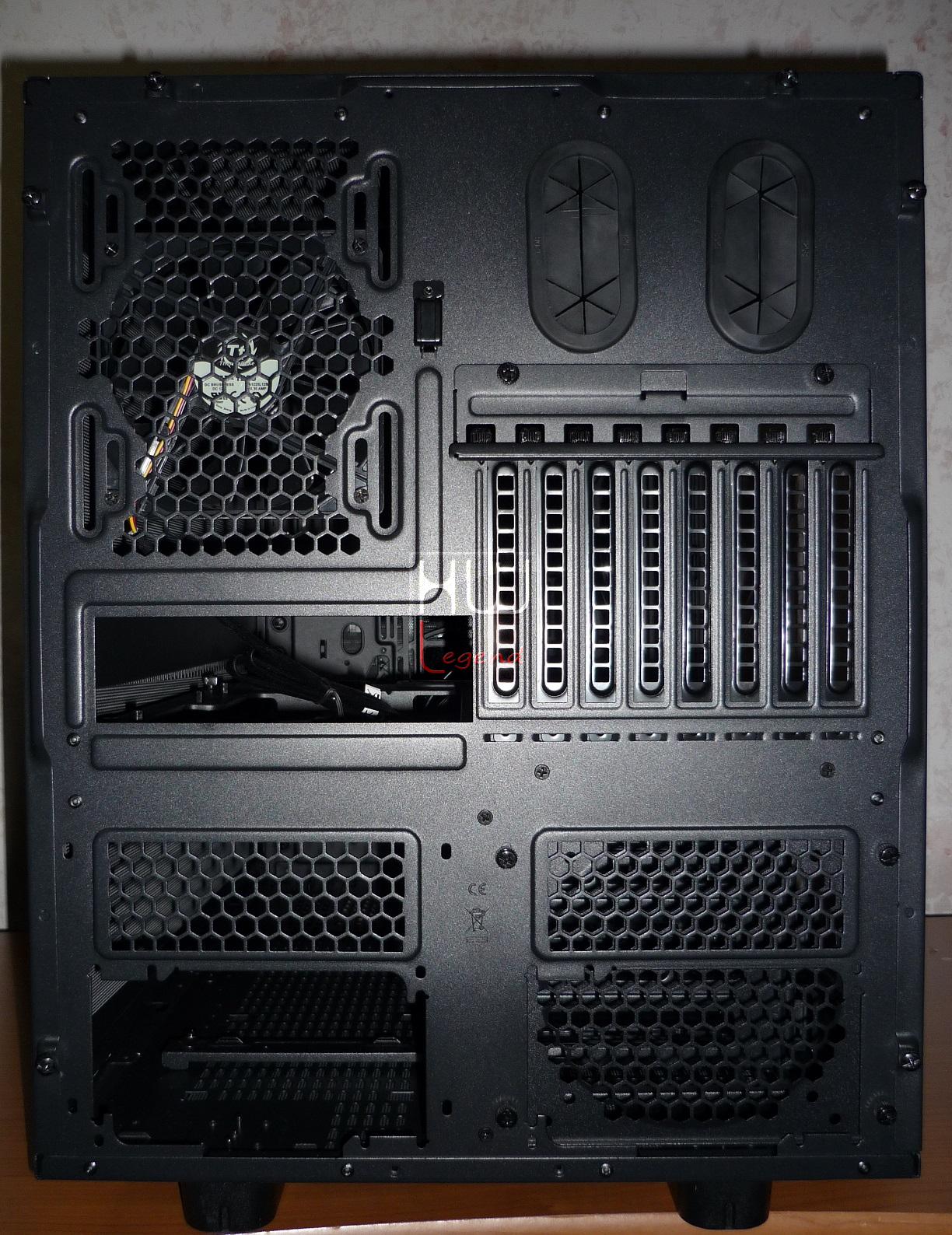 Thermaltake_Core_X9_-_Uno_sguardo_allesterno_-_4