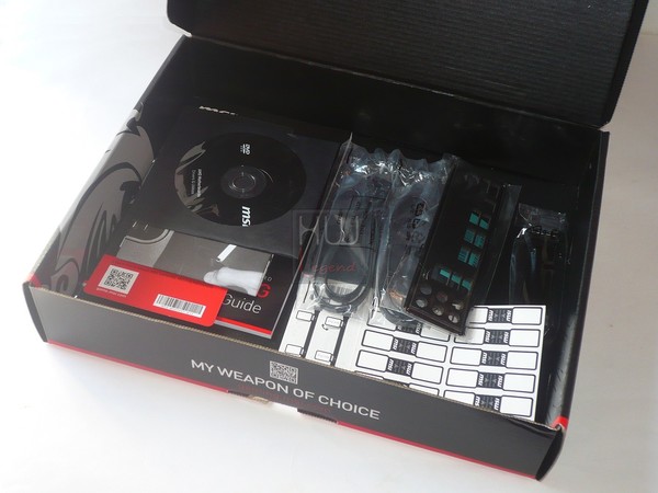021-amd-fx8320e-piattaforma-gaming-mainboard-foto-confezione-interno