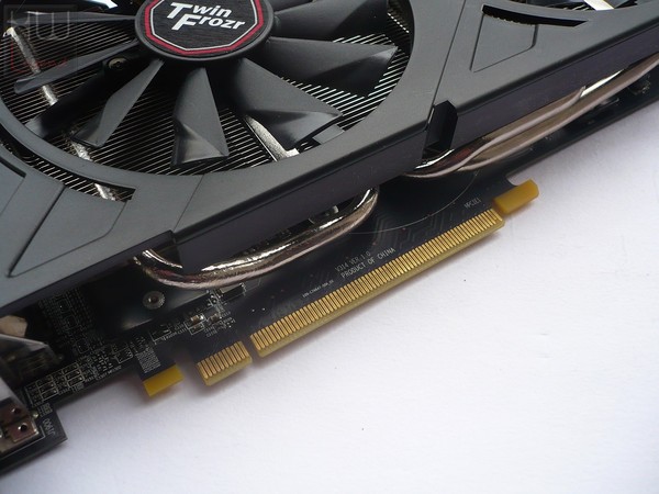 124-amd-fx8320e-piattaforma-gaming-vga-foto-scheda-pettine-pcie3