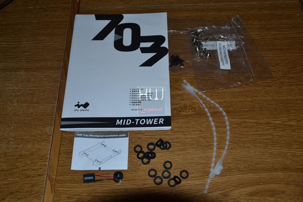 In_Win_703_-_Packaging_e_Bundle_-_6
